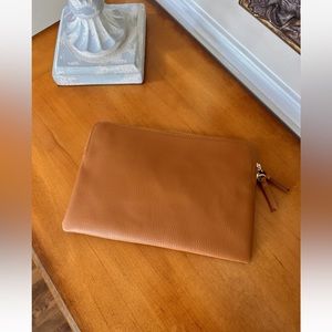 Mark And Graham Everyday Italian Leather Zipper Pouch Camel Scuff Read NWOT NWOB